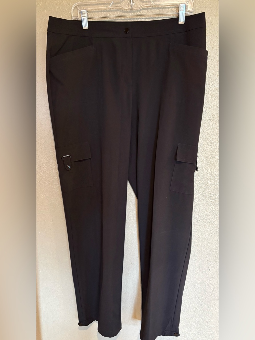 Zenergy By Chico’s 2 Regular (12-14) Women’s Straight-Leg Black Cargo Pants